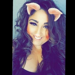 Meet your Posher, Mona